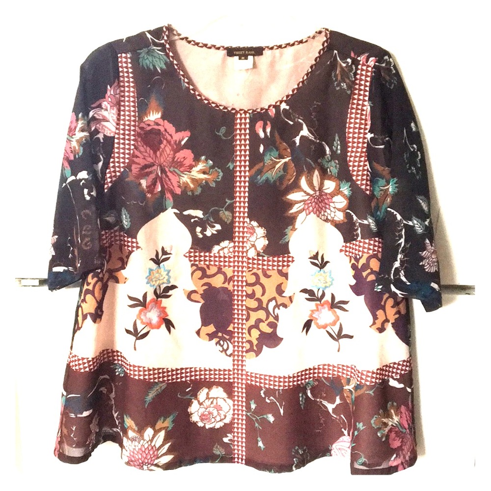 Binet bahl medium embroidered flowery top
